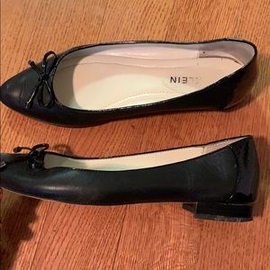Black bow ballet flats